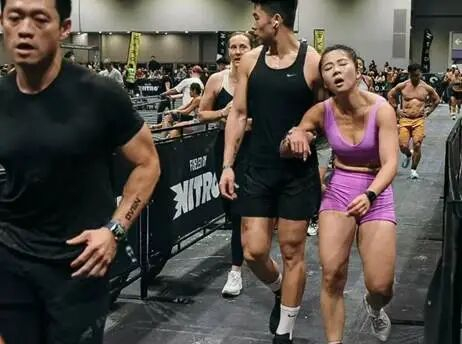 开云-花700元才有资格求虐，这号称“中产标配”的运动到底谁在参加|健身|hyrox|上海市|比赛|歪歪_新浪体育_新浪新闻